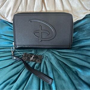 Walt Disney’s Letter D Logo Buckle-Down Wristlet Wallet: NWT